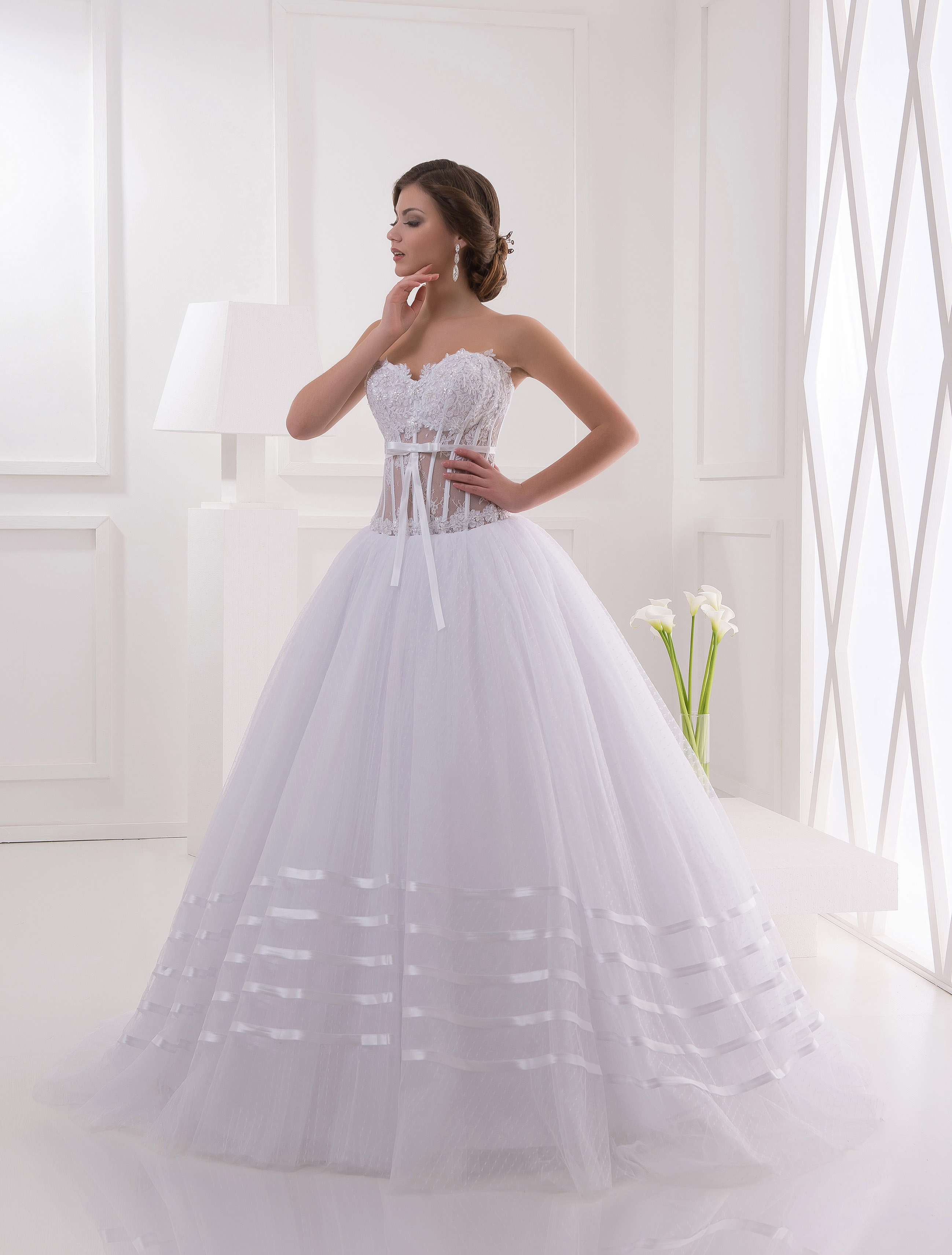 Свадебное платье с прозрачным корсетом